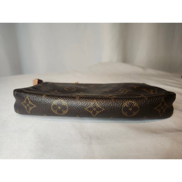 SOLD Louis Vuitton LV Monogram Pochette Accessoires Vintage Y2K Shoulder Bag - Picture 13 of 14